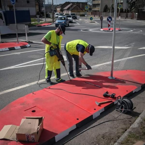 Műanyagból épít a Közút