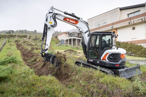 Új 8 tonnás kotró a Bobcat R2-szériájában