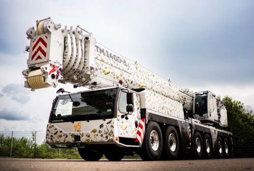 Csúcsokat dönt a Liebherr új autódaruja