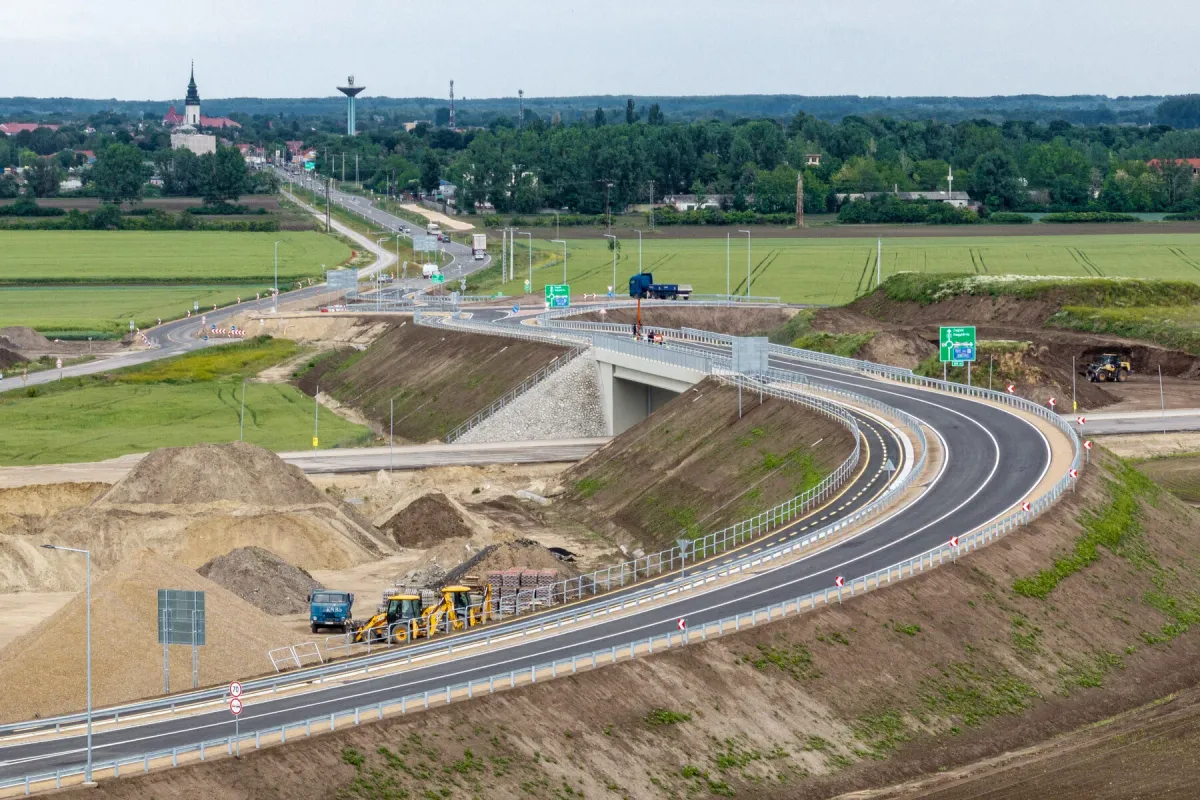 Áprilisban adják át az M44-es zárószakaszát
