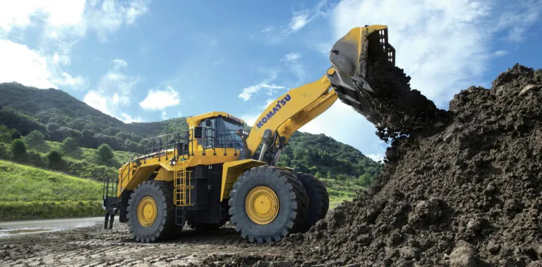 Itt az új Komatsu homlokrakodó
