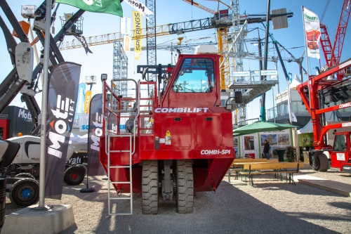 Új, innovatív anyagmozgató a Combilift-től