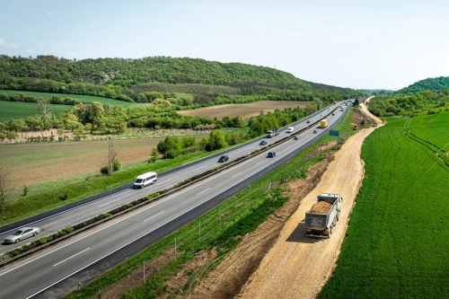 Elindult az M1-es autópálya bővítése