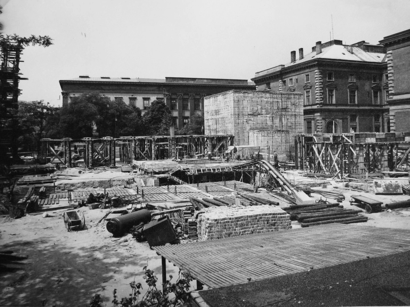 Bontják a Magyar Rádió atombunkerét
